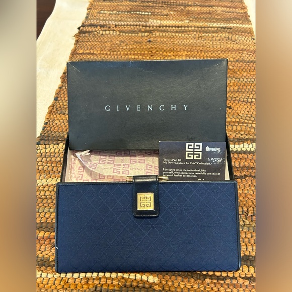 Givenchy Wallet NIB Kisslock Wallet - Picture 14 of 16